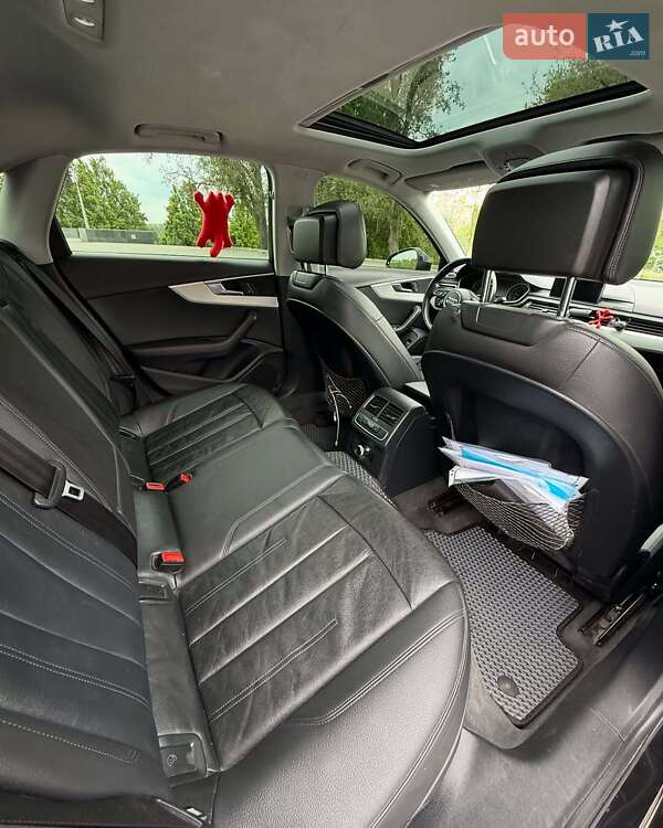 Седан Audi A4 2015 в Львове