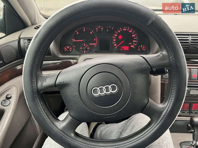 Седан Audi A4 2001 в Киеве