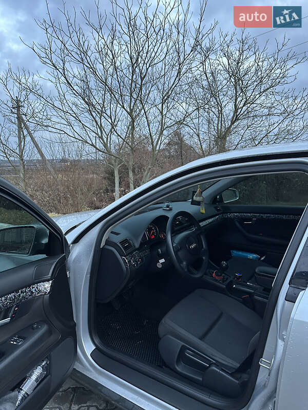 Седан Audi A4 2002 в Жовкве