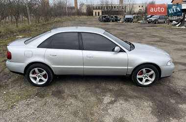 Седан Audi A4 1999 в Глыбокой