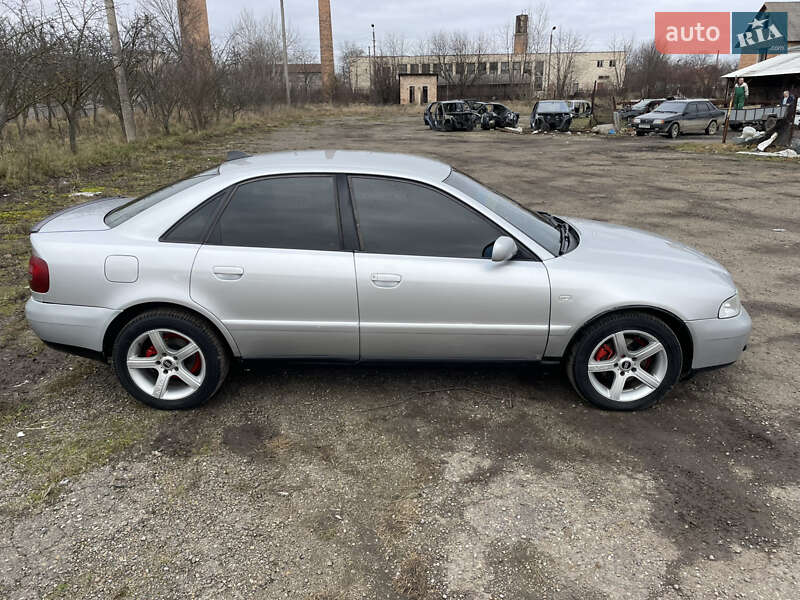 Седан Audi A4 1999 в Глыбокой