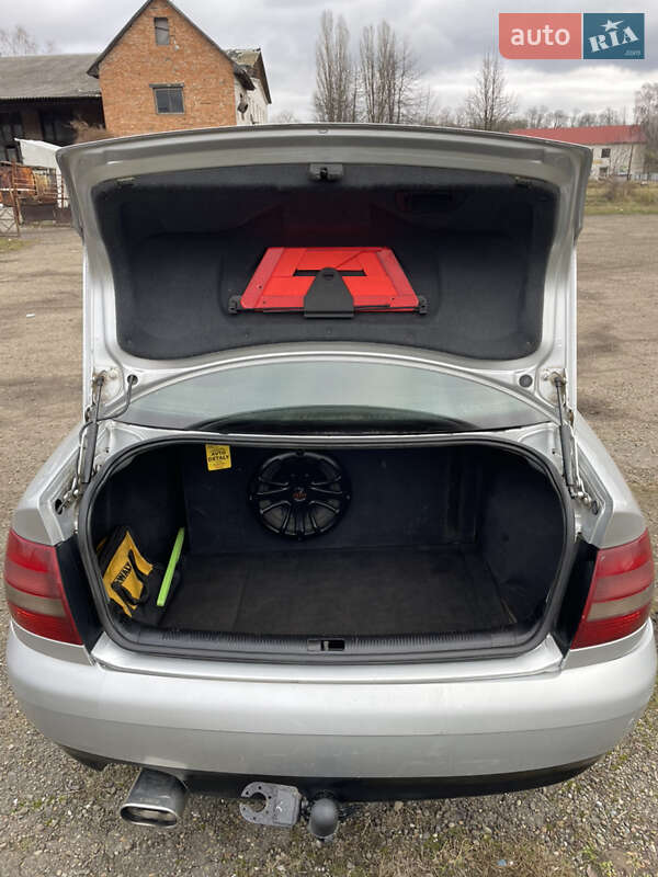 Седан Audi A4 1999 в Глыбокой