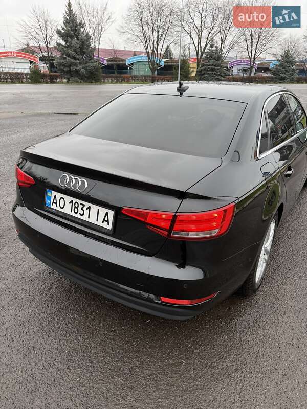 Седан Audi A4 2016 в Мукачево