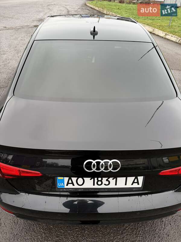Седан Audi A4 2016 в Мукачево
