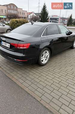 Седан Audi A4 2016 в Мукачево