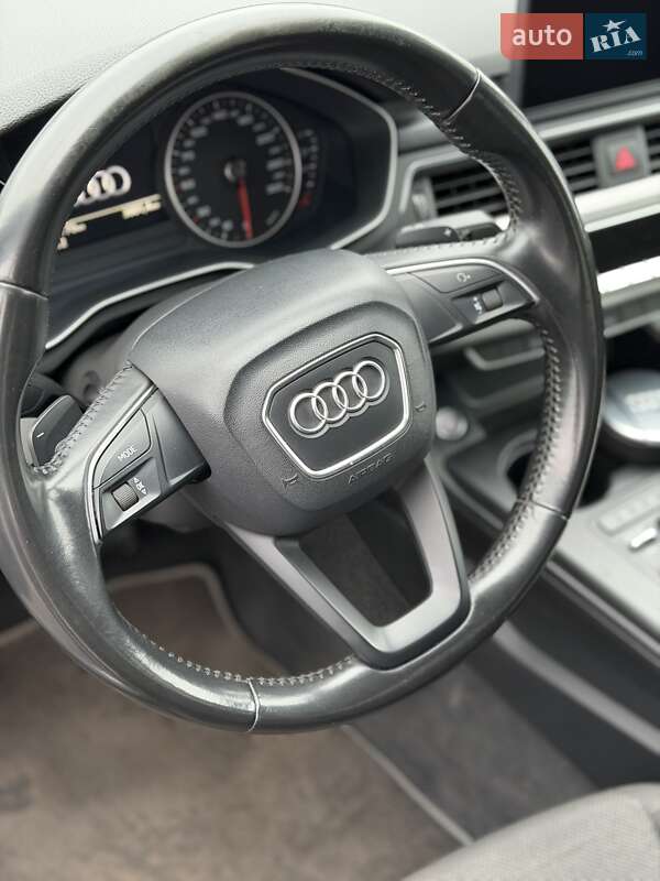 Седан Audi A4 2016 в Мукачево