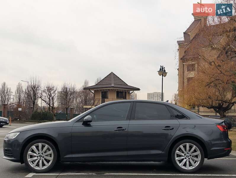 Седан Audi A4 2017 в Киеве