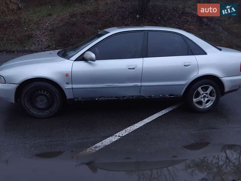 Седан Audi A4 1997 в Полтаве