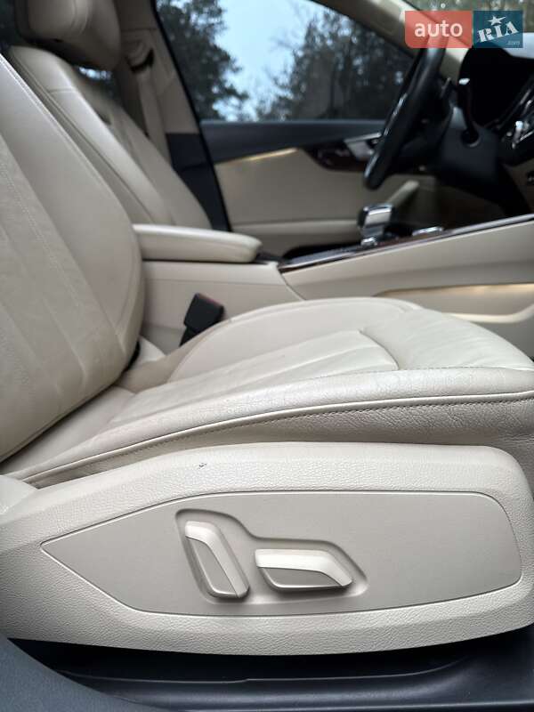 Седан Audi A4 2018 в Киеве