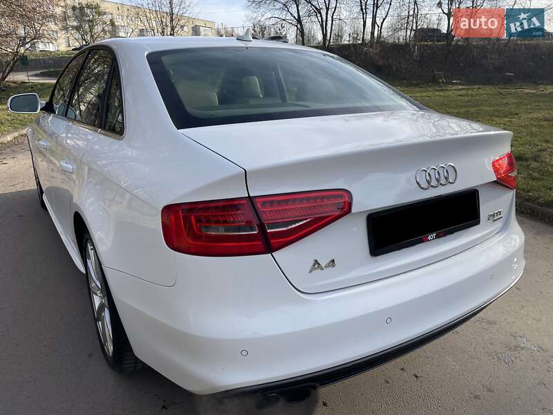 Седан Audi A4 2014 в Львове