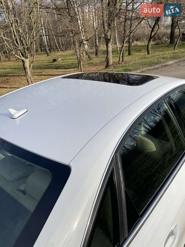 Седан Audi A4 2014 в Львове