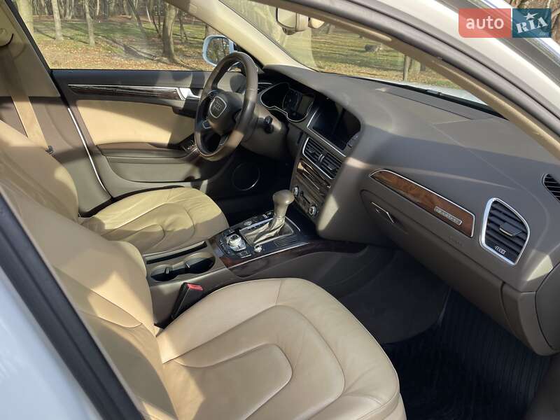 Седан Audi A4 2014 в Львове