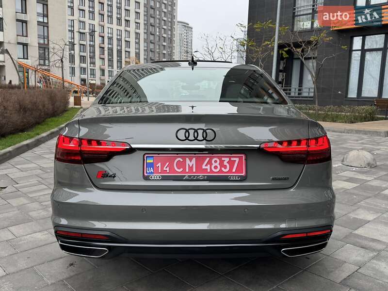 Седан Audi A4 2022 в Киеве