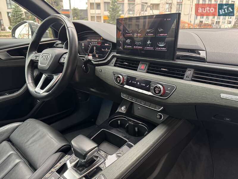 Седан Audi A4 2022 в Киеве
