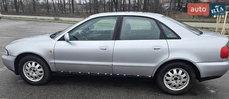 Седан Audi A4 1998 в Кропивницькому