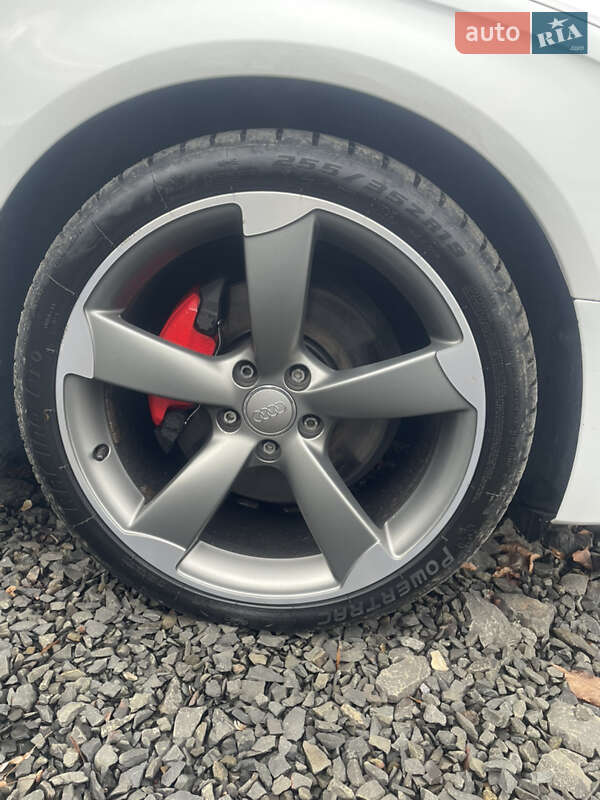 Седан Audi A4 2014 в Луцке