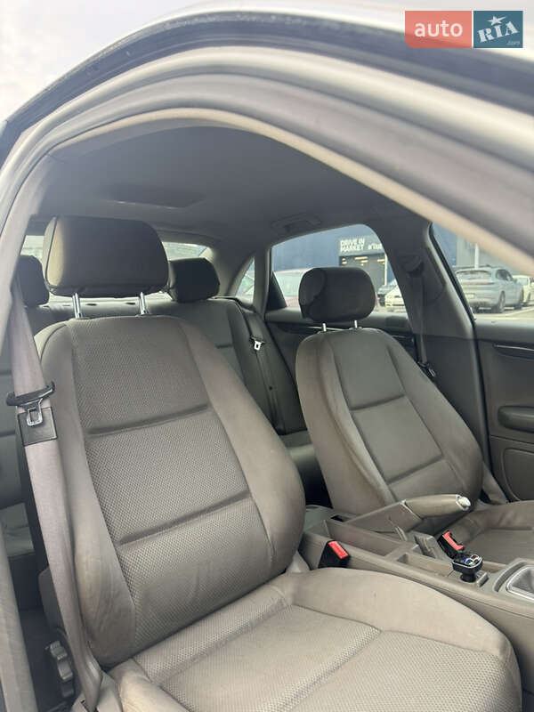 Седан Audi A4 2000 в Обухове