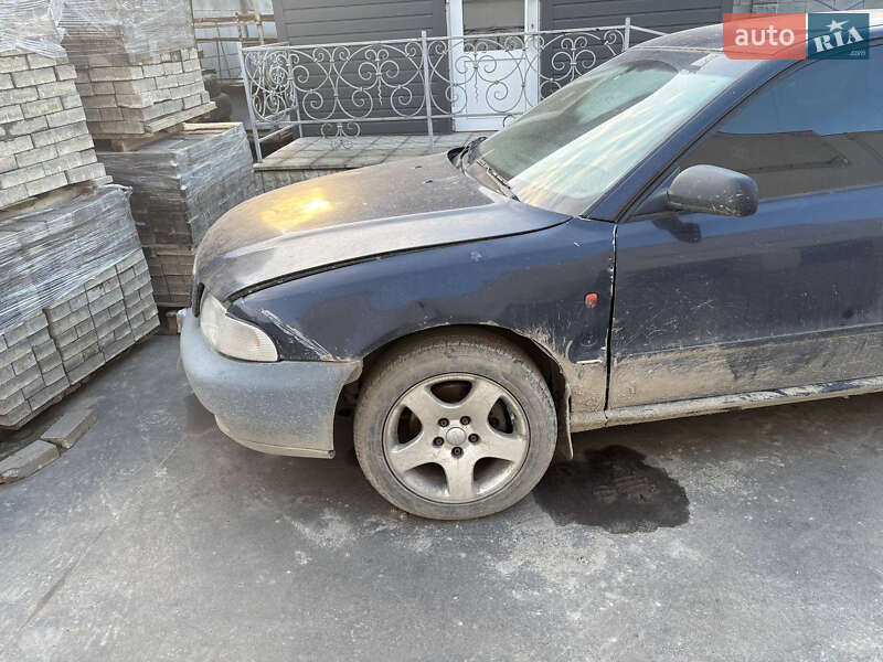Седан Audi A4 1996 в Ровно