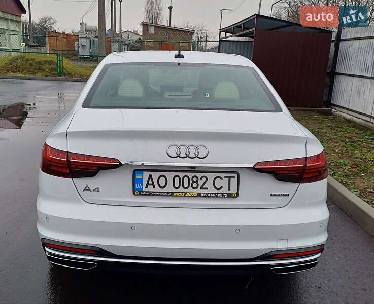 Седан Audi A4 2022 в Ужгороде