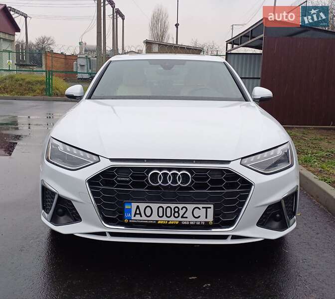 Седан Audi A4 2022 в Ужгороде