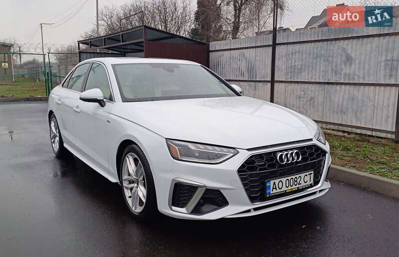 Седан Audi A4 2022 в Ужгороде