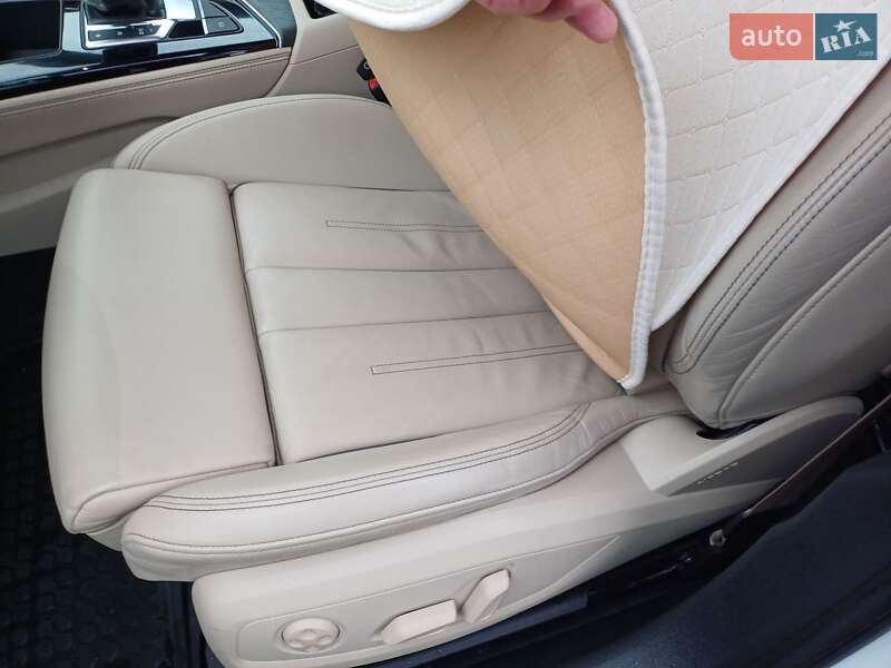 Седан Audi A4 2022 в Ужгороде