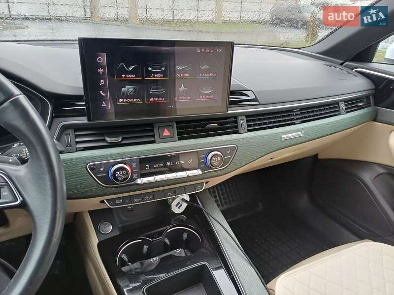 Седан Audi A4 2022 в Ужгороде