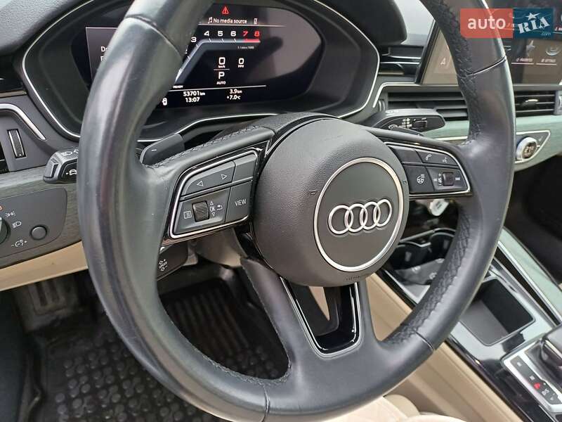 Седан Audi A4 2022 в Ужгороде