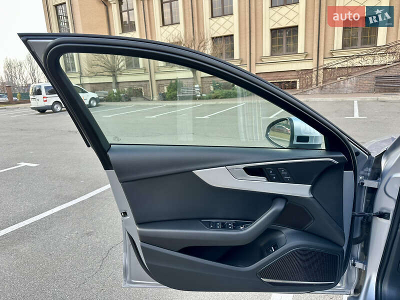 Седан Audi A4 2018 в Киеве