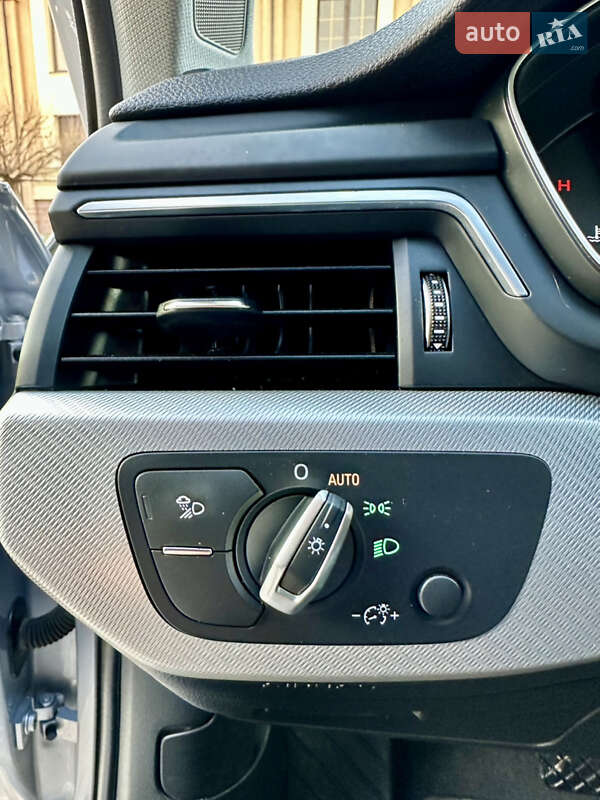 Седан Audi A4 2018 в Киеве