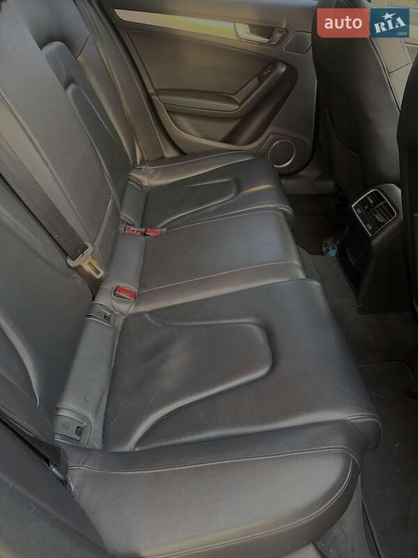 Седан Audi A4 2015 в Киеве