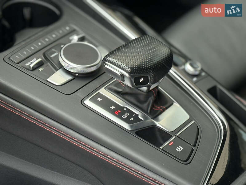 Седан Audi A4 2018 в Ирпене