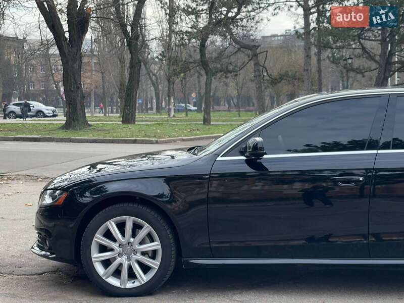 Седан Audi A4 2011 в Николаеве