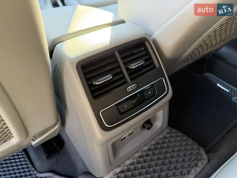 Седан Audi A4 2018 в Одесі
