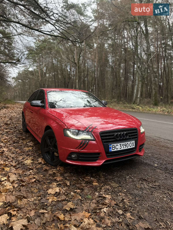 Седан Audi A4 2011 в Новояворовске