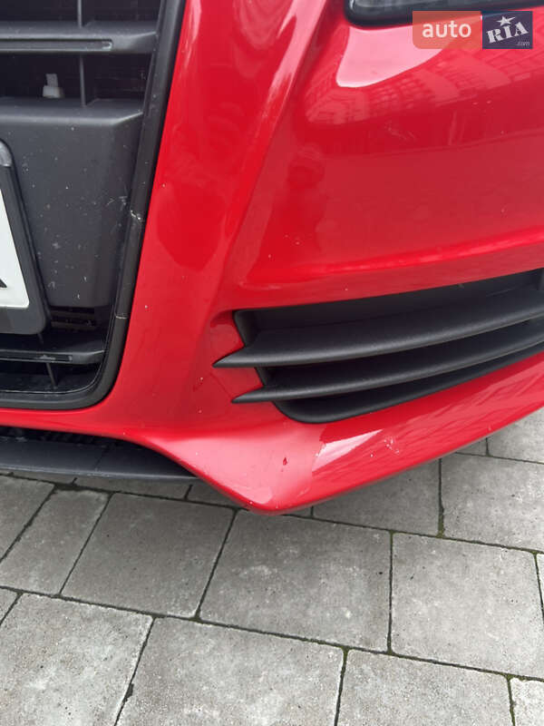 Седан Audi A4 2011 в Новояворовске