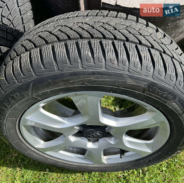 Седан Audi A4 2011 в Новояворовске