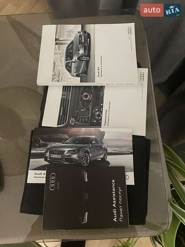 Седан Audi A4 2011 в Новояворовске