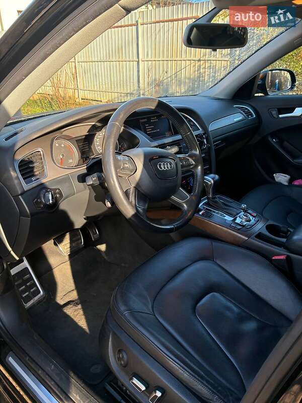 Седан Audi A4 2013 в Львове