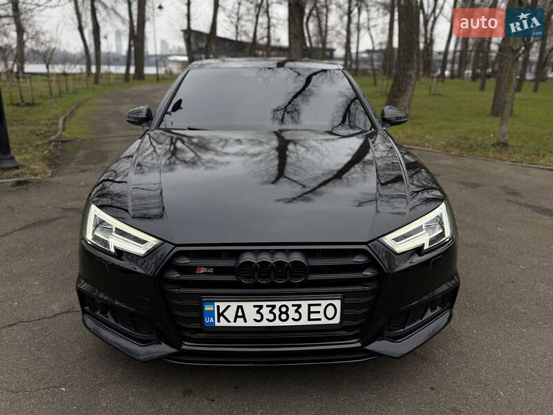 Седан Audi A4 2016 в Киеве