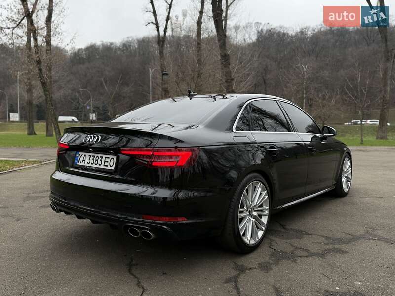 Седан Audi A4 2016 в Киеве