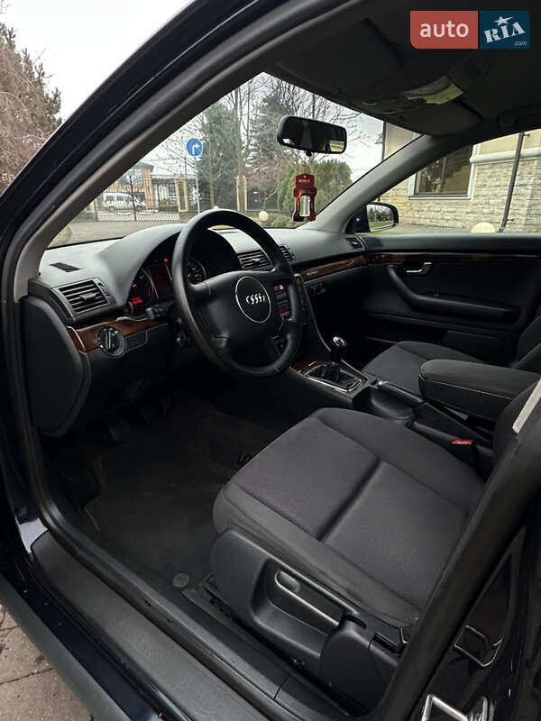 Седан Audi A4 2003 в Сарнах