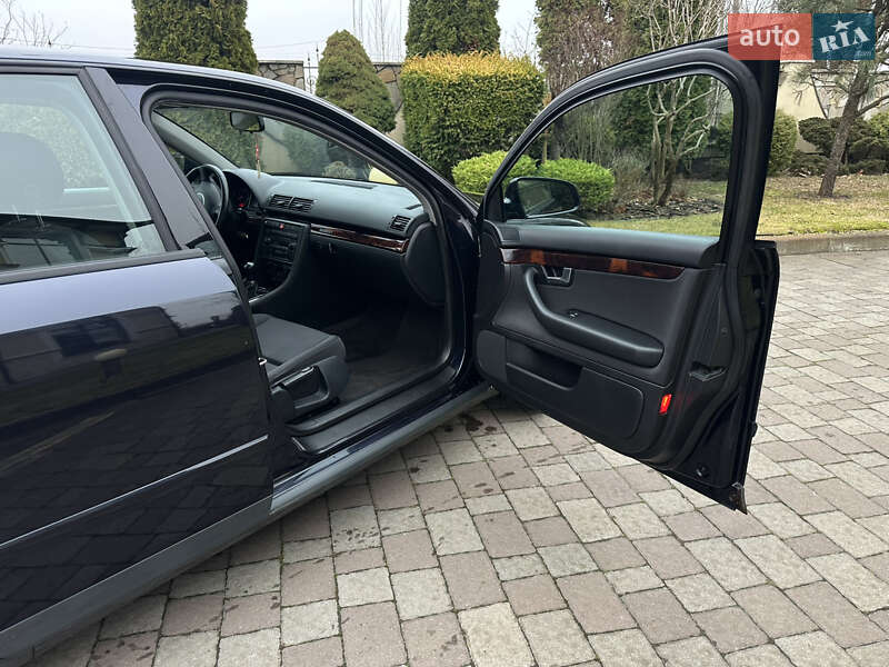Седан Audi A4 2003 в Сарнах