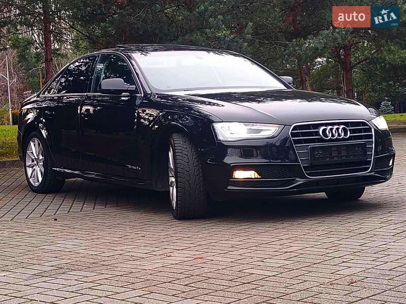 Седан Audi A4 2013 в Дрогобыче
