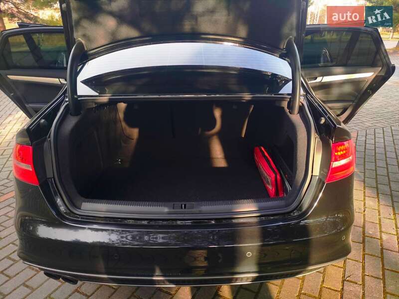 Седан Audi A4 2013 в Дрогобыче