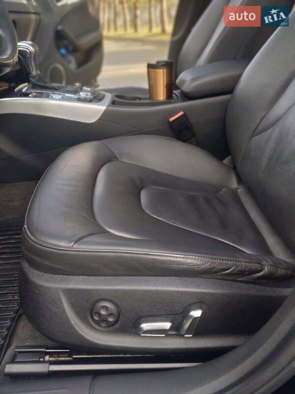Седан Audi A4 2013 в Дрогобыче