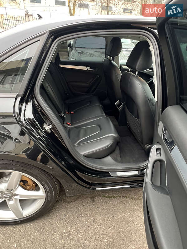 Седан Audi A4 2011 в Одессе