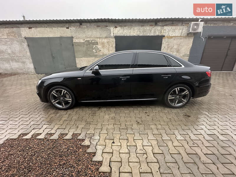 Седан Audi A4 2016 в Долинской