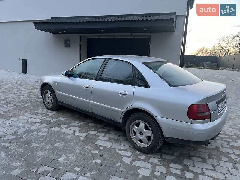 Седан Audi A4 2000 в Львове