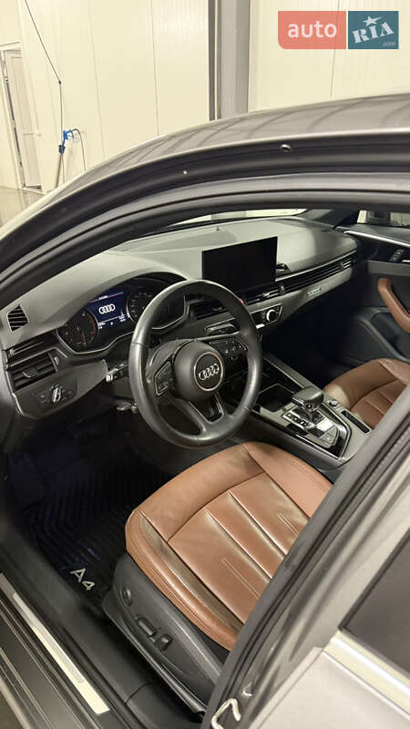 Седан Audi A4 2022 в Львове